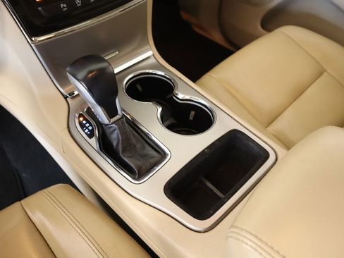 Used 2022 Jeep Grand Cherokee Limited image 9