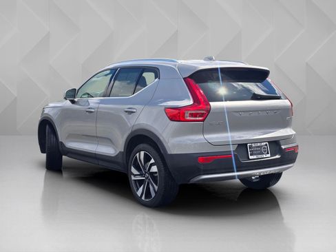 Certified 2025 Volvo XC40 B5 Plus AWD/4WD image 4