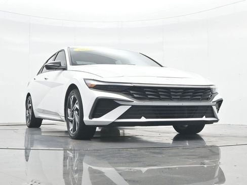 Used 2025 Hyundai Elantra SEL FWD image 35