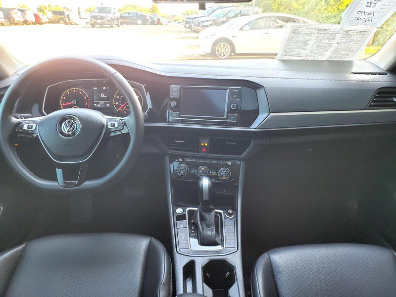 Used 2020 Volkswagen Jetta SE w/ SE Cold Weather Package FWD image 19