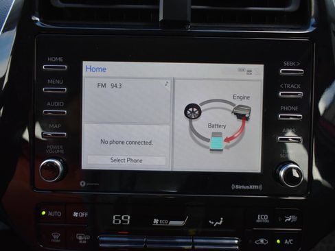 Used 2022 Toyota Prius LE image 21