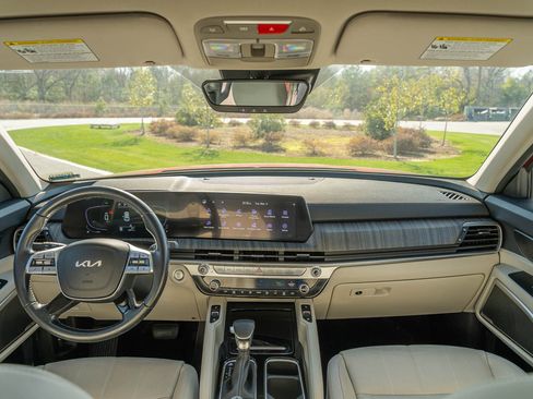 Used 2023 Kia Telluride EX w/ EX Captain's Chair Package image 25