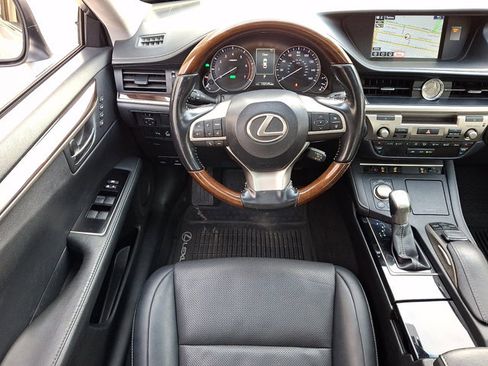 Used 2016 Lexus ES 300h image 12