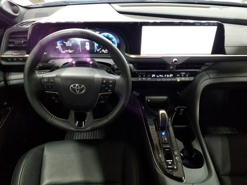 Used 2025 Toyota Crown Signia w/ Advanced Technology Package image 3