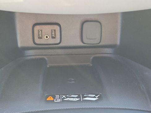 Used 2018 Chevrolet Equinox Premier w/ Infotainment II Package image 24