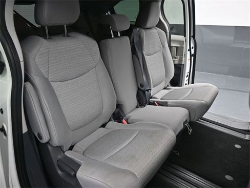 Used 2021 Toyota Sienna LE image 25
