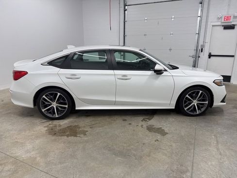 Used 2023 Honda Civic Touring image 4