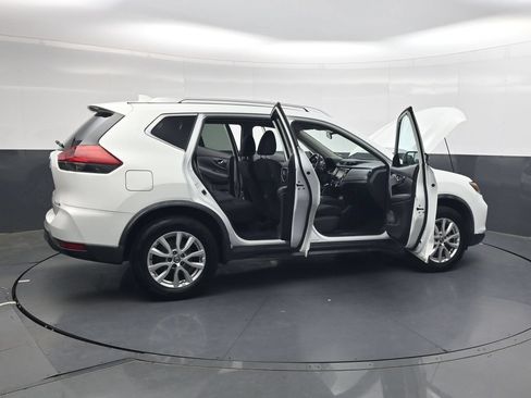Used 2018 Nissan Rogue SV AWD/4WD image 34