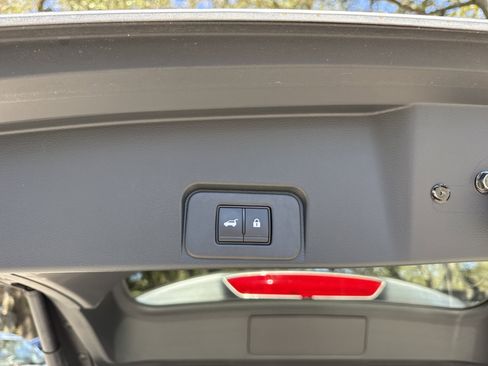 Used 2024 Nissan Rogue Platinum image 32