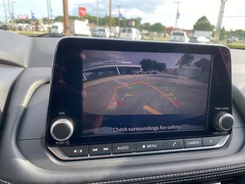 Used 2025 Nissan Rogue SV image 20