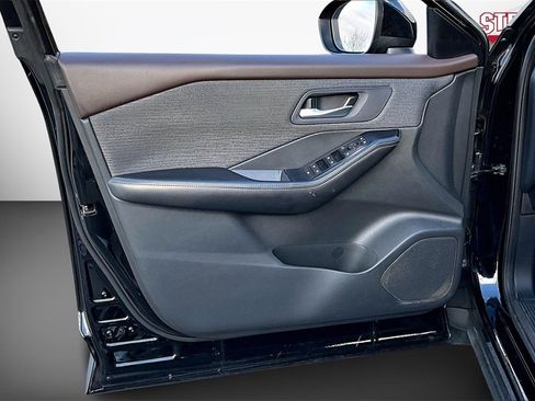 Used 2023 Nissan Rogue SV image 18