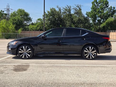 Used 2022 Nissan Altima 2.5 SR AWD/4WD image 7