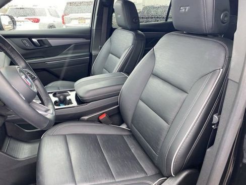 Used 2025 Buick Enclave Sport Touring AWD/4WD image 15