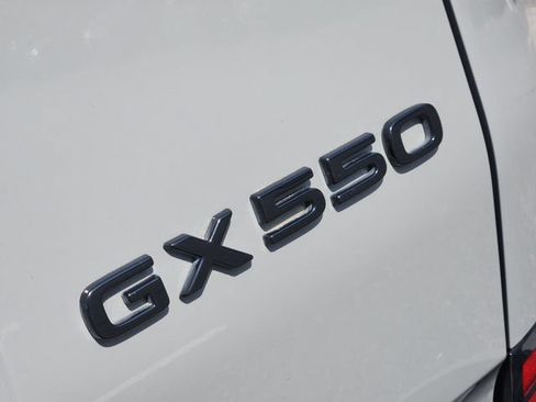 Used 2024 Lexus GX 550 AWD/4WD image 9