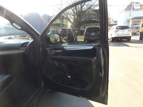 Used 2017 Dodge Grand Caravan GT image 26