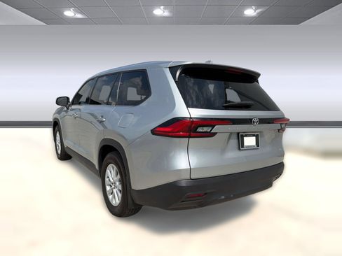 Used 2024 Toyota Grand Highlander FWD image 3