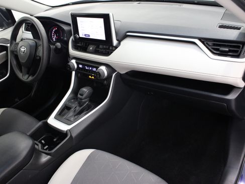 Used 2025 Toyota RAV4 XLE w/ Convenience Package FWD image 37