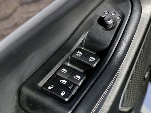 Used 2022 Jeep Grand Cherokee Limited image 21