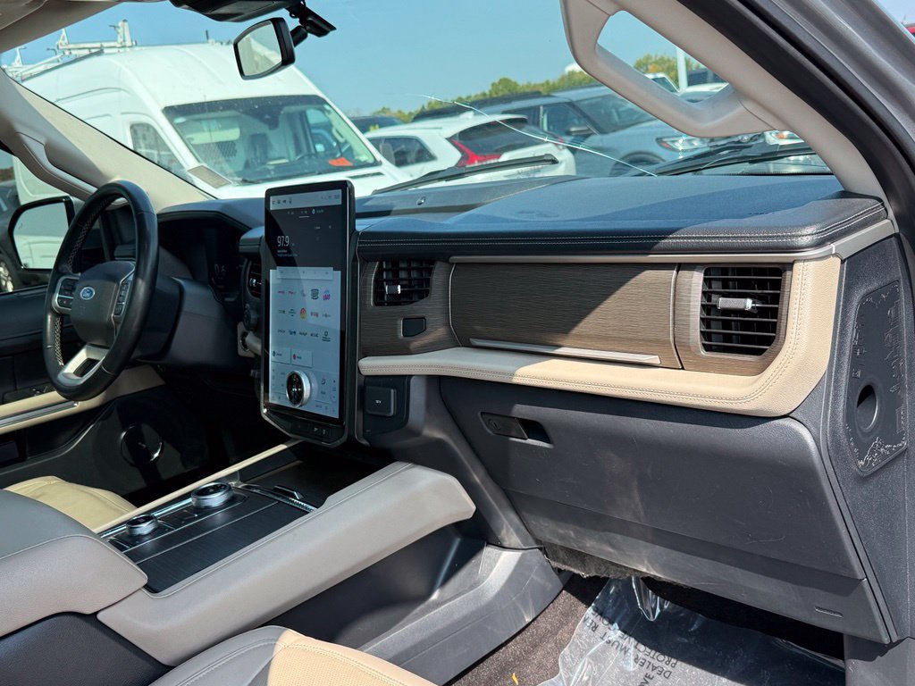 Used 2023 Ford Expedition Limited AWD/4WD image 19