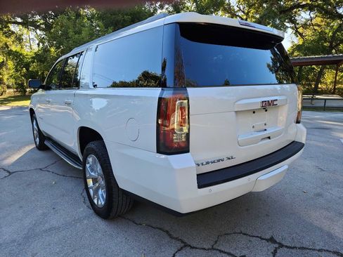 Used 2017 GMC Yukon XL SLT w/ Open Road Package image 5