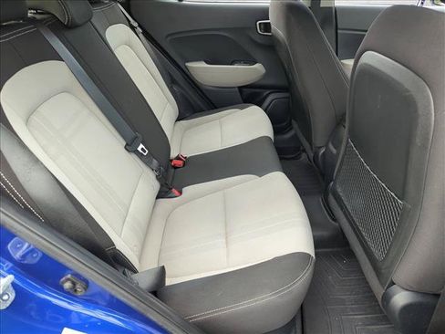 Used 2023 Hyundai Venue SEL FWD image 19