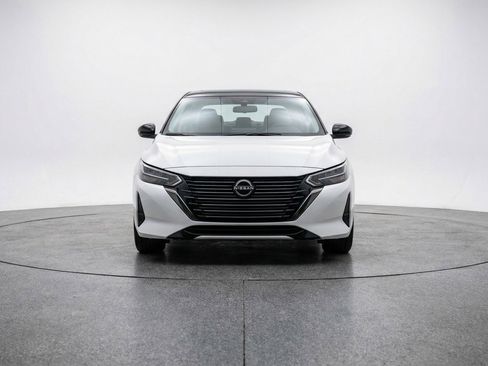 Used 2025 Nissan Sentra SV FWD image 2