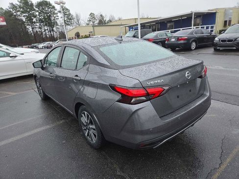 Used 2021 Nissan Versa SV FWD image 5