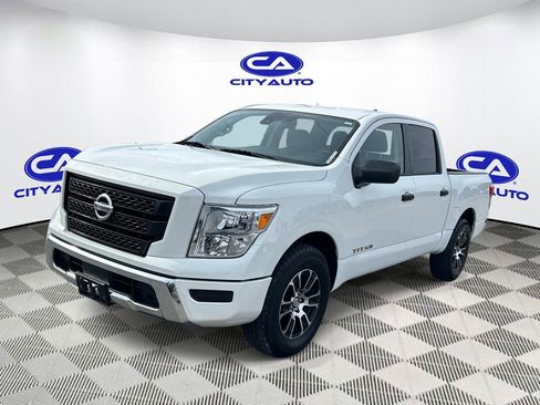Used 2022 Nissan Titan SV RWD image 9
