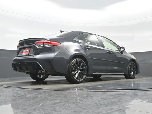 Used 2025 Toyota Corolla SE w/ SE Premium Package image 32