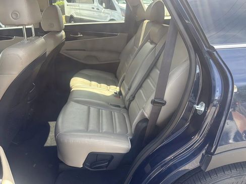 Used 2019 Kia Sorento EX FWD image 11