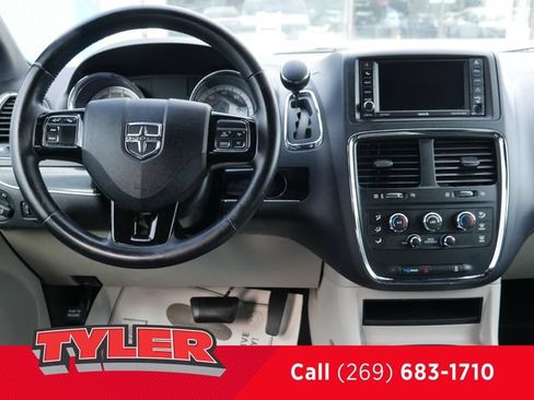 Used 2017 Dodge Grand Caravan SXT FWD image 42
