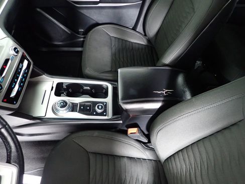 Used 2020 Ford Explorer XLT w/ Comfort Package image 21