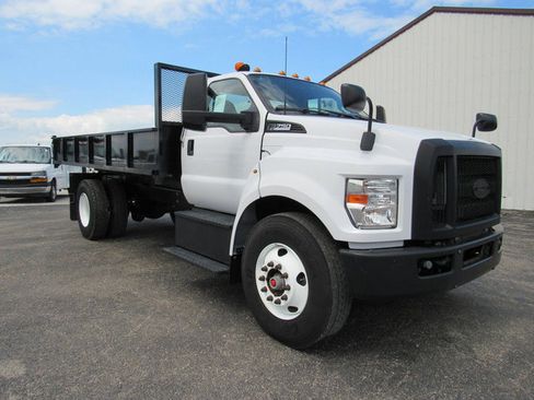 Used 2022 Ford F750 2WD Regular Cab Super Duty image 9