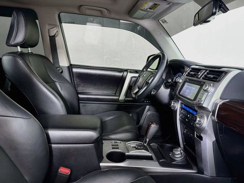 Used 2017 Toyota 4Runner Limited AWD/4WD image 32