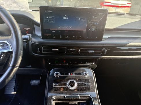 Used 2022 Lincoln Nautilus Standard w/ Premium Package image 21