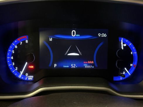 Used 2022 Toyota Corolla Cross XLE w/ Convenience Package image 10