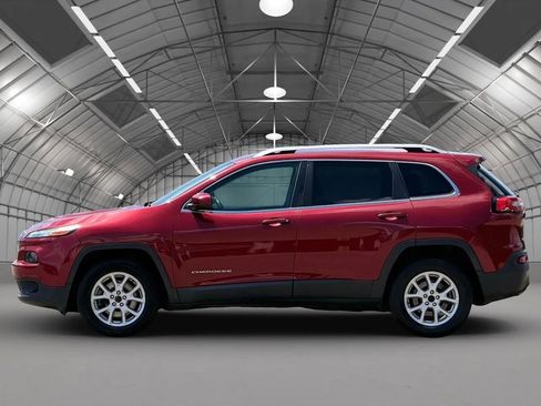 Used 2017 Jeep Cherokee Latitude w/ Comfort & Sound Group AWD/4WD image 8