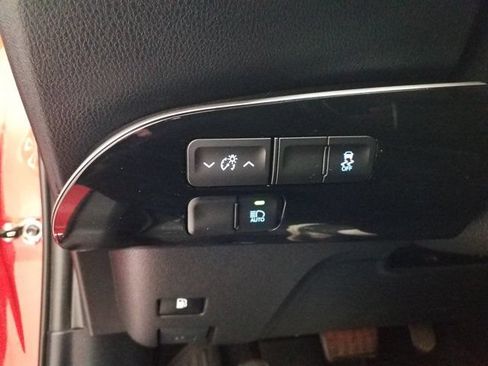 Used 2016 Toyota Prius Four Touring FWD image 9