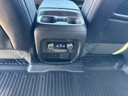 Used 2025 GMC Acadia Denali w/ Super Cruise Package image 16