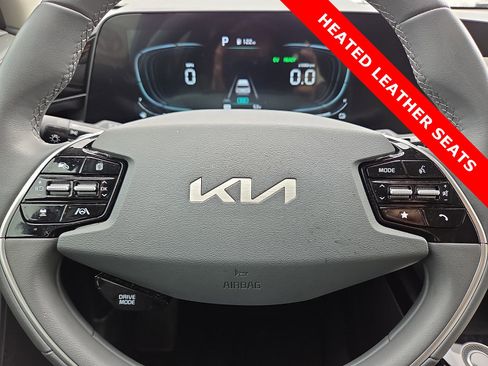 Used 2025 Kia Niro EX image 24