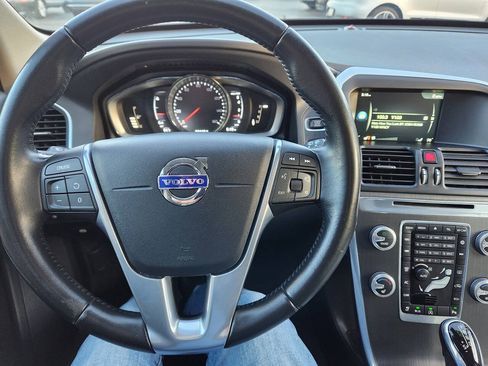 Used 2016 Volvo XC60 T5 Premier w/ Proximity Package FWD image 10