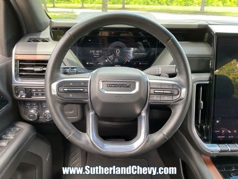 Used 2025 GMC Yukon Denali AWD/4WD image 21