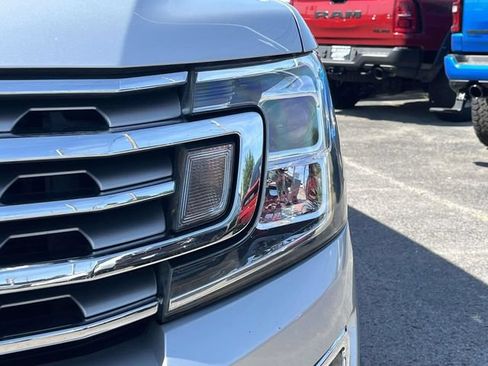 Used 2018 Ford Expedition Limited RWD image 9
