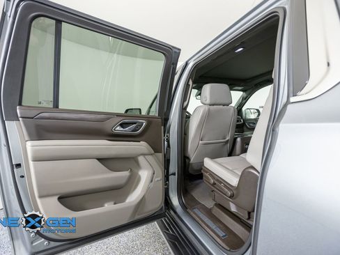 Used 2023 Chevrolet Suburban LT w/ Luxury Package AWD/4WD image 25
