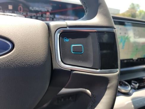 New 2025 Ford Expedition Active image 29