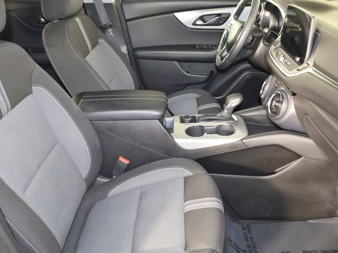Used 2025 Chevrolet Blazer LT image 41