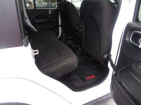 Used 2018 Jeep Wrangler Unlimited Sahara AWD/4WD image 20