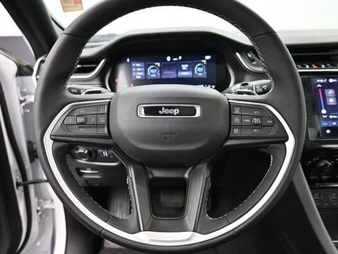 Used 2024 Jeep Grand Cherokee Altitude AWD/4WD image 9