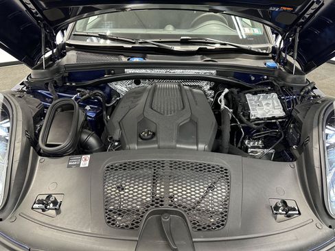 Certified 2026 Porsche Macan AWD/4WD image 45