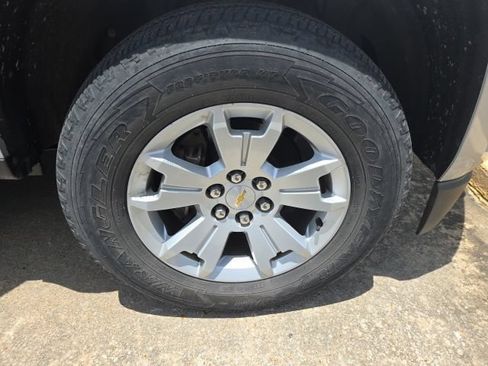 Used 2019 Chevrolet Colorado LT w/ LT Convenience Package RWD image 9